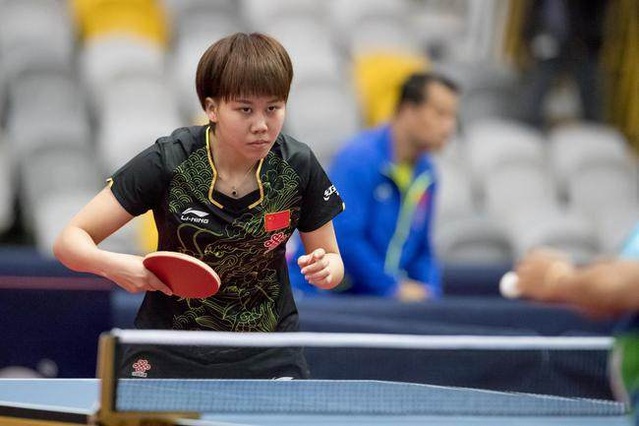 奥尼尔合影布拉德利引热议！昔日2米29大个子 如今已瘫痪截肢