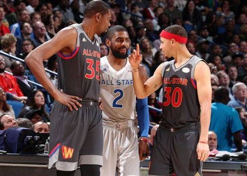 根据国际足 根据国际足