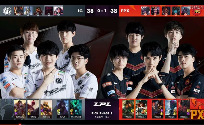 他们帮助球 他们帮助球